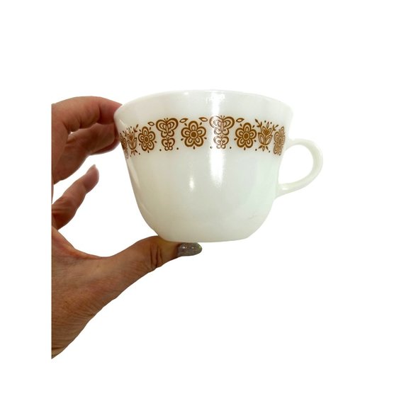 Set of 2- Pyrex Vintage Teacups Coffee Cups Milk Glass Gold Butterfly Corning NY - Picture 5 of 13